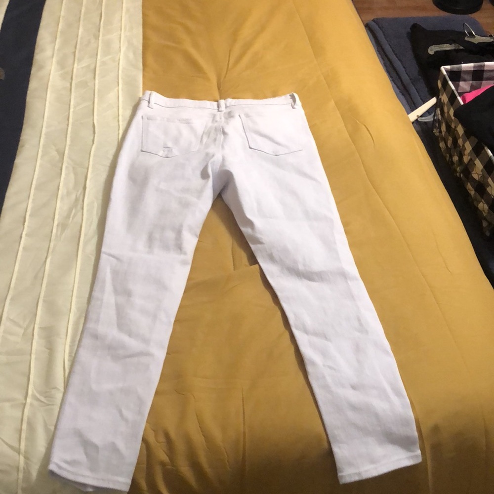 White jeans , with holes, size 9 fits like a size 8 - Picture 2 of 2